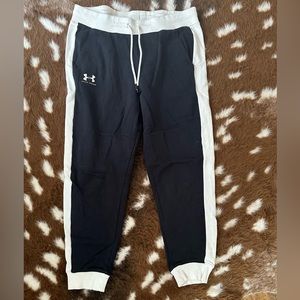 Women’s under Armour joggers size xl black/white